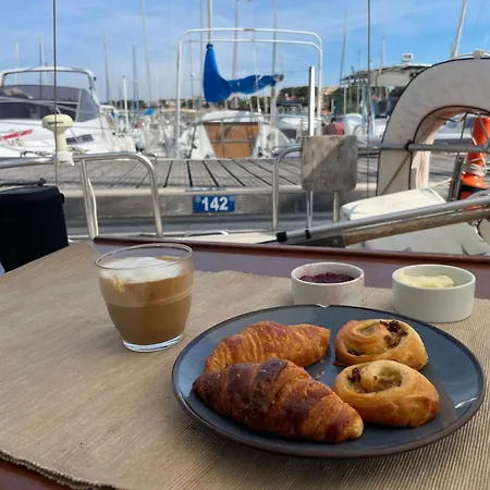 Πλωτό κατάλυμα Yacht Galarne