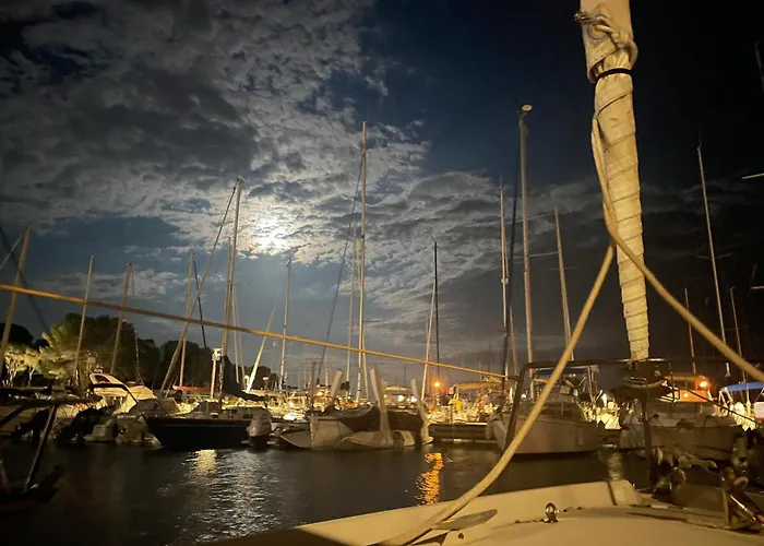 Yacht Galarne Botel *