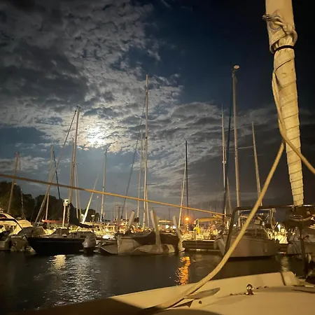 Yacht Galarne ספינת מלון *