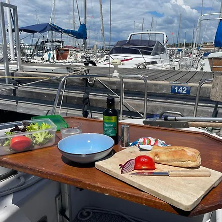 Yacht Galarne 보트호텔 Saint-Raphaël