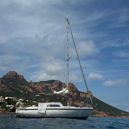 보트호텔 Yacht Galarne